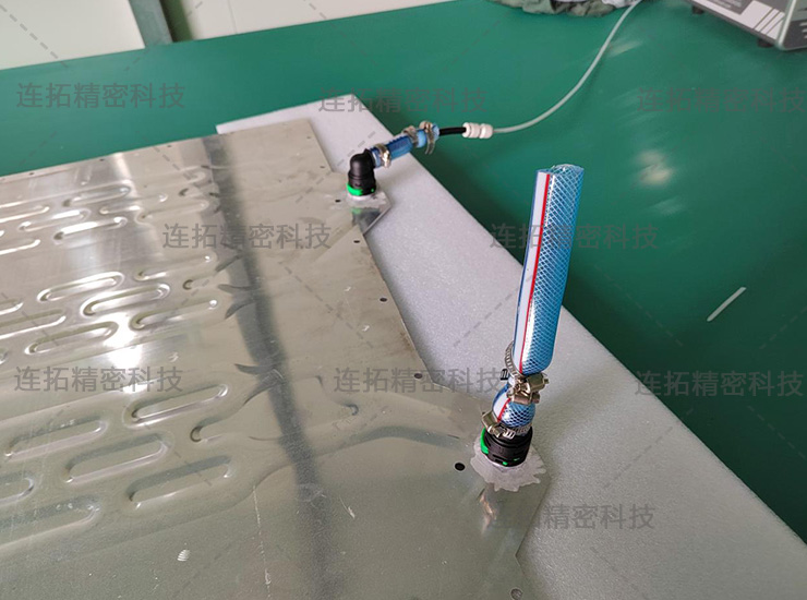 连拓精密水冷散热板高压气密测试仪（检测实拍）.jpg