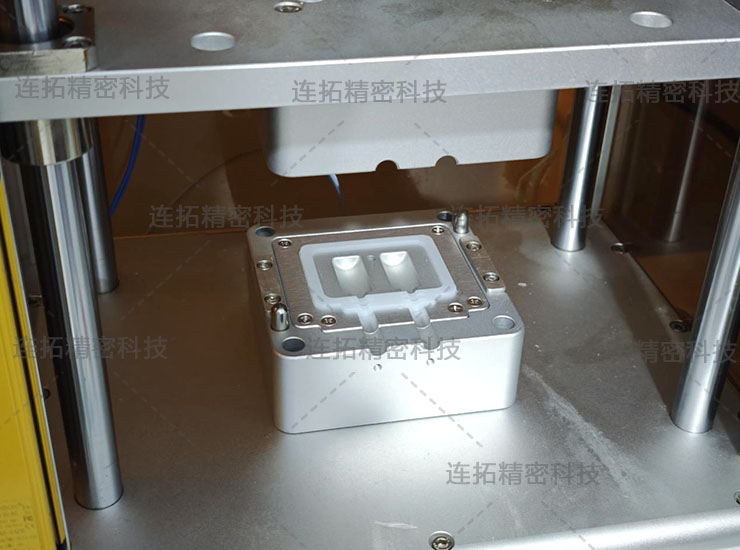 连拓精密双工位电子线材气密性检测仪（治具实拍）.jpg