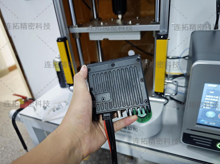 连拓精密车载台气密性检测仪（待测样品实拍）.jpg