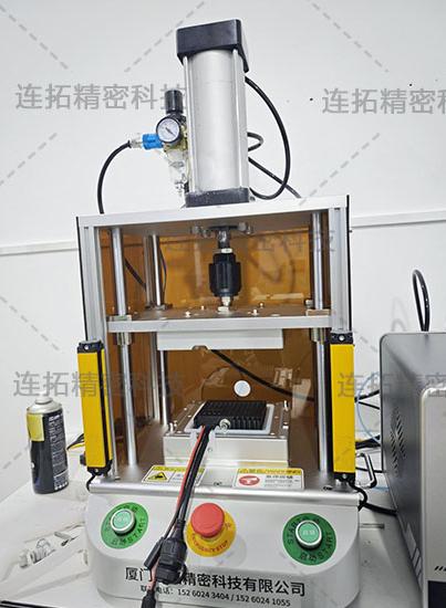 连拓精密车载台气密性检测仪（工装实拍）.jpg