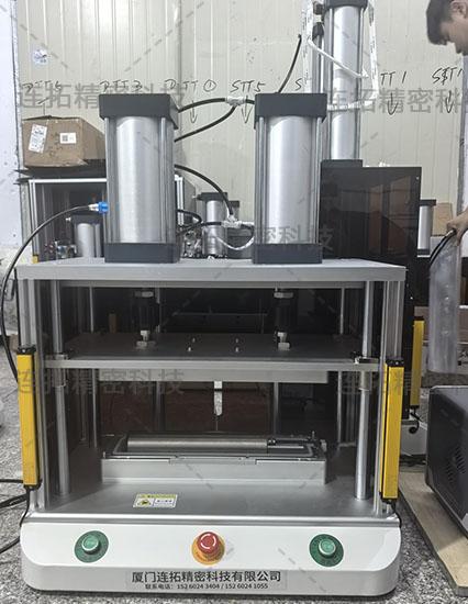 连拓精密传感器气密性检测仪（工装实拍）.jpg