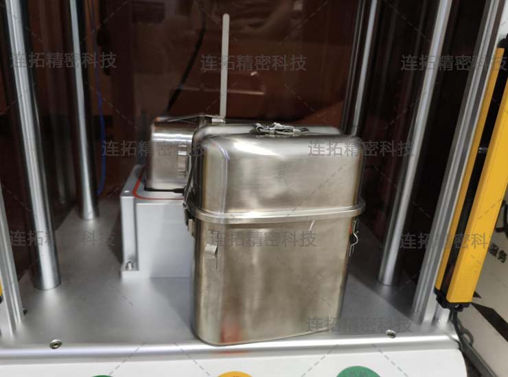 待气密性检测的矿洞自救器(实拍).jpg